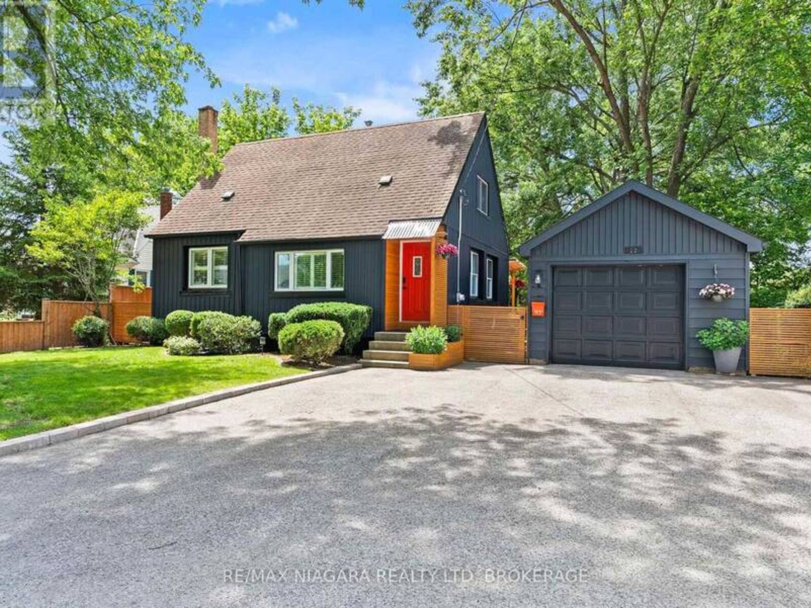 83 DEVON ROAD, St. Catharines, Ontario L2N 1X5