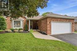 17 OAKRIDGE BOULEVARD | Fonthill Ontario | Slide Image Two