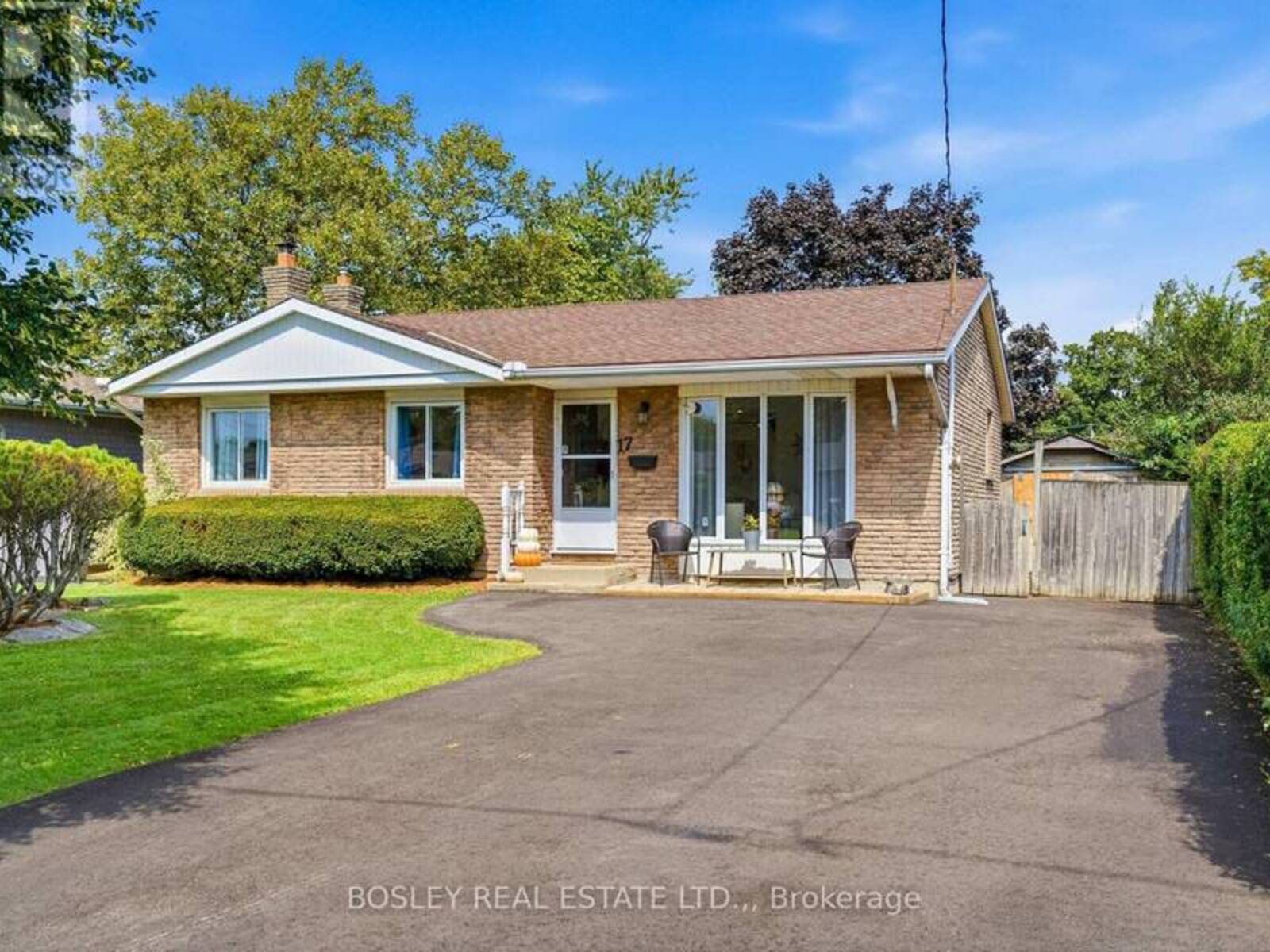 17 ACADIA CRESCENT, St. Catharines, Ontario L2P 1H7