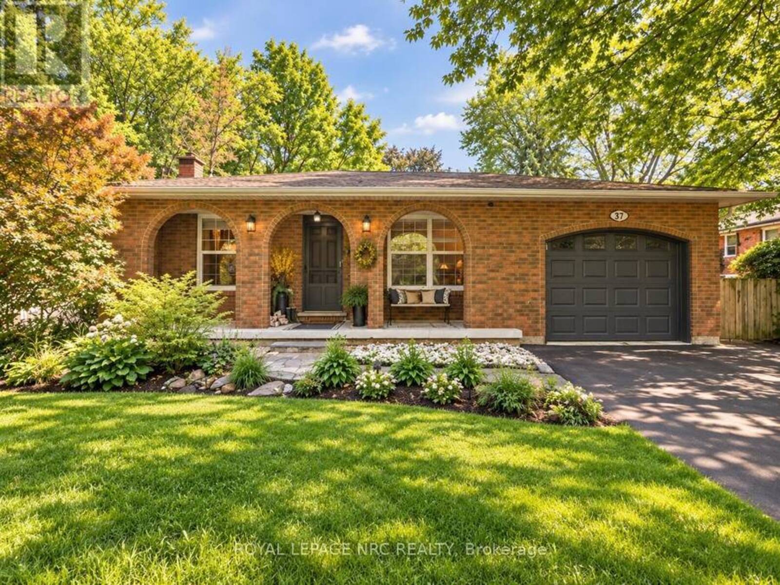 37 SPRUCESIDE CRESCENT, Fonthill, Ontario L3E 0G1