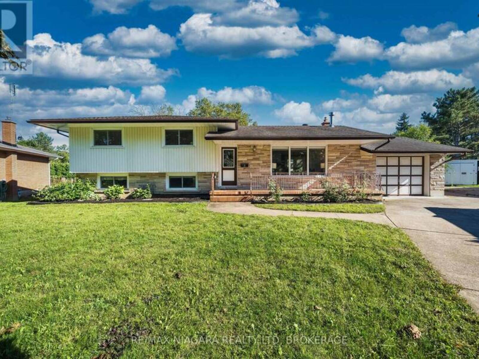 8 FERNWOOD TERRACE, St. Catharines, Ontario L2T 3W5
