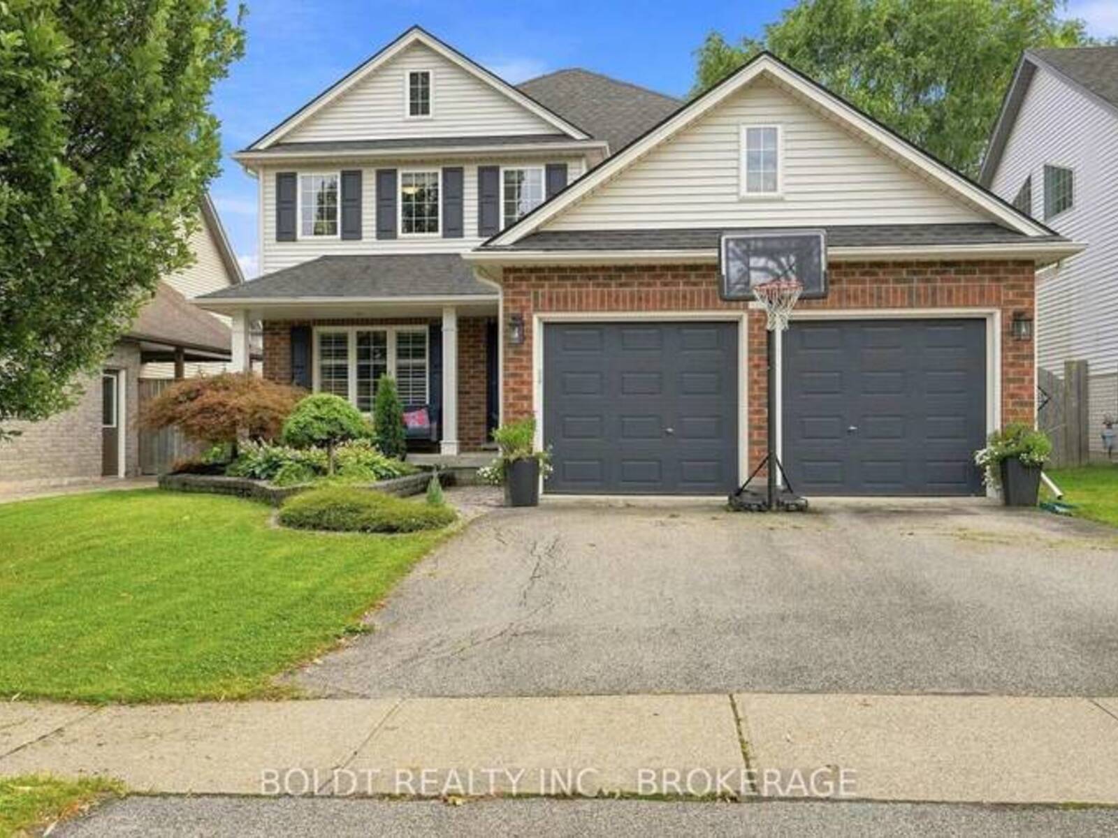 4 ARLENE STREET, St. Catharines, Ontario L2S 4C9
