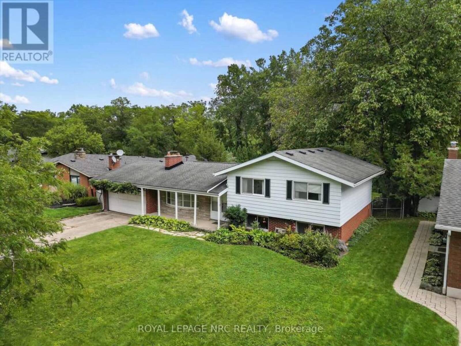 21 PARKLANE CRESCENT, St. Catharines, Ontario L2T 3T9