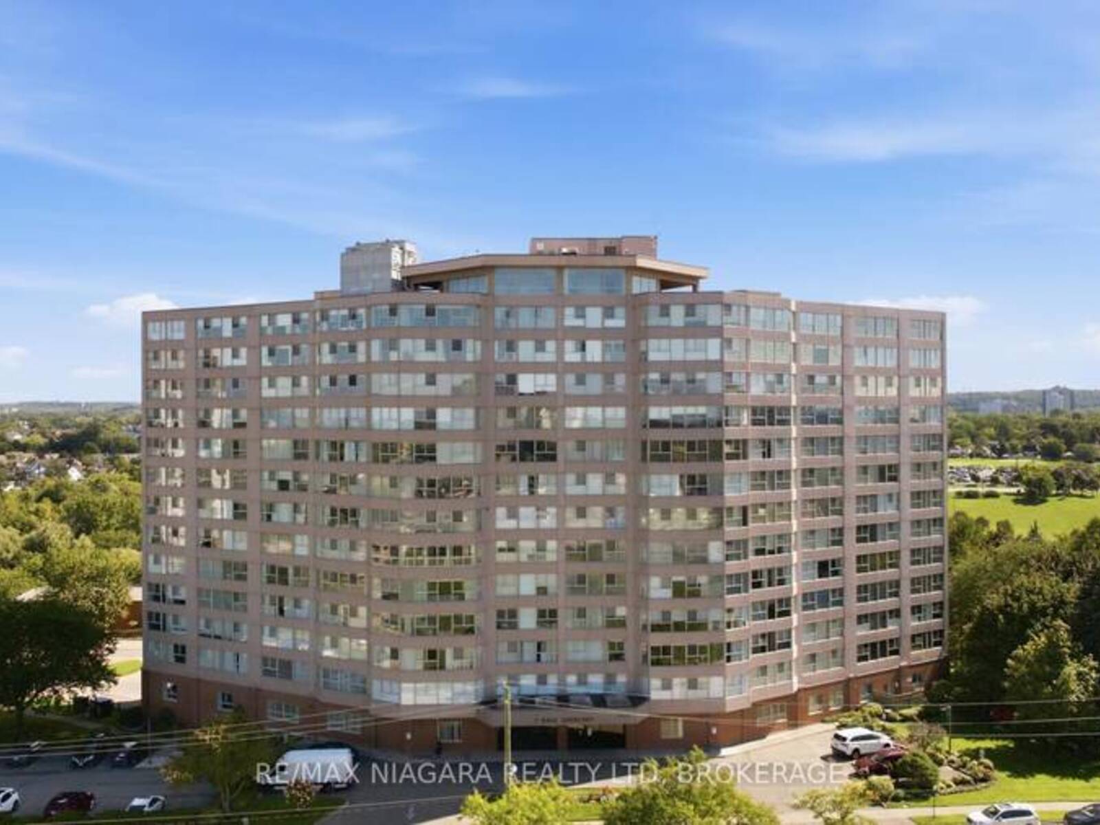 411 - 7 GALE CRESCENT, St. Catharines, Ontario L2R 7M8
