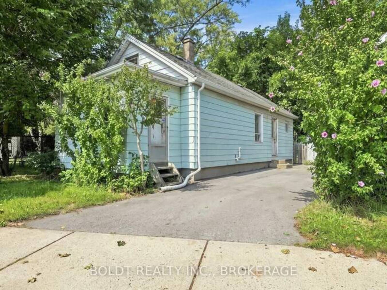 53 CARLTON STREET, St. Catharines, Ontario L2R 1P7