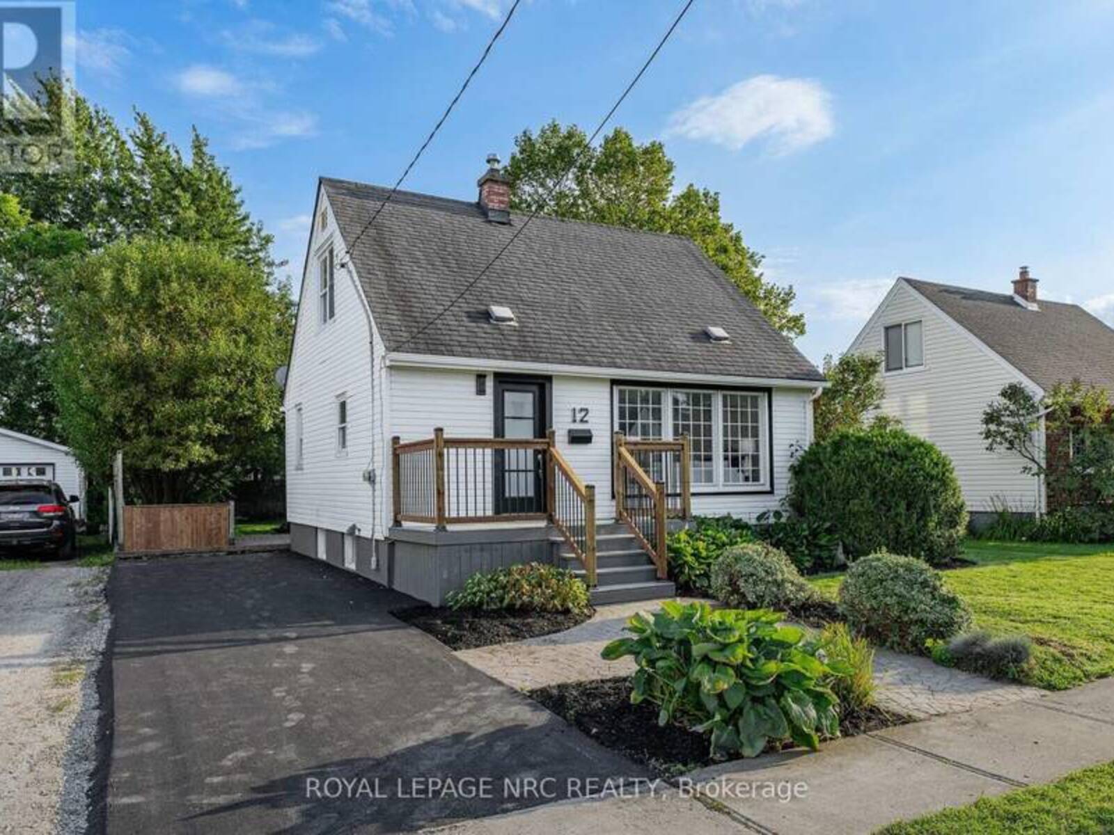 12 ADMIRAL ROAD, St. Catharines, Ontario L2P 1G5