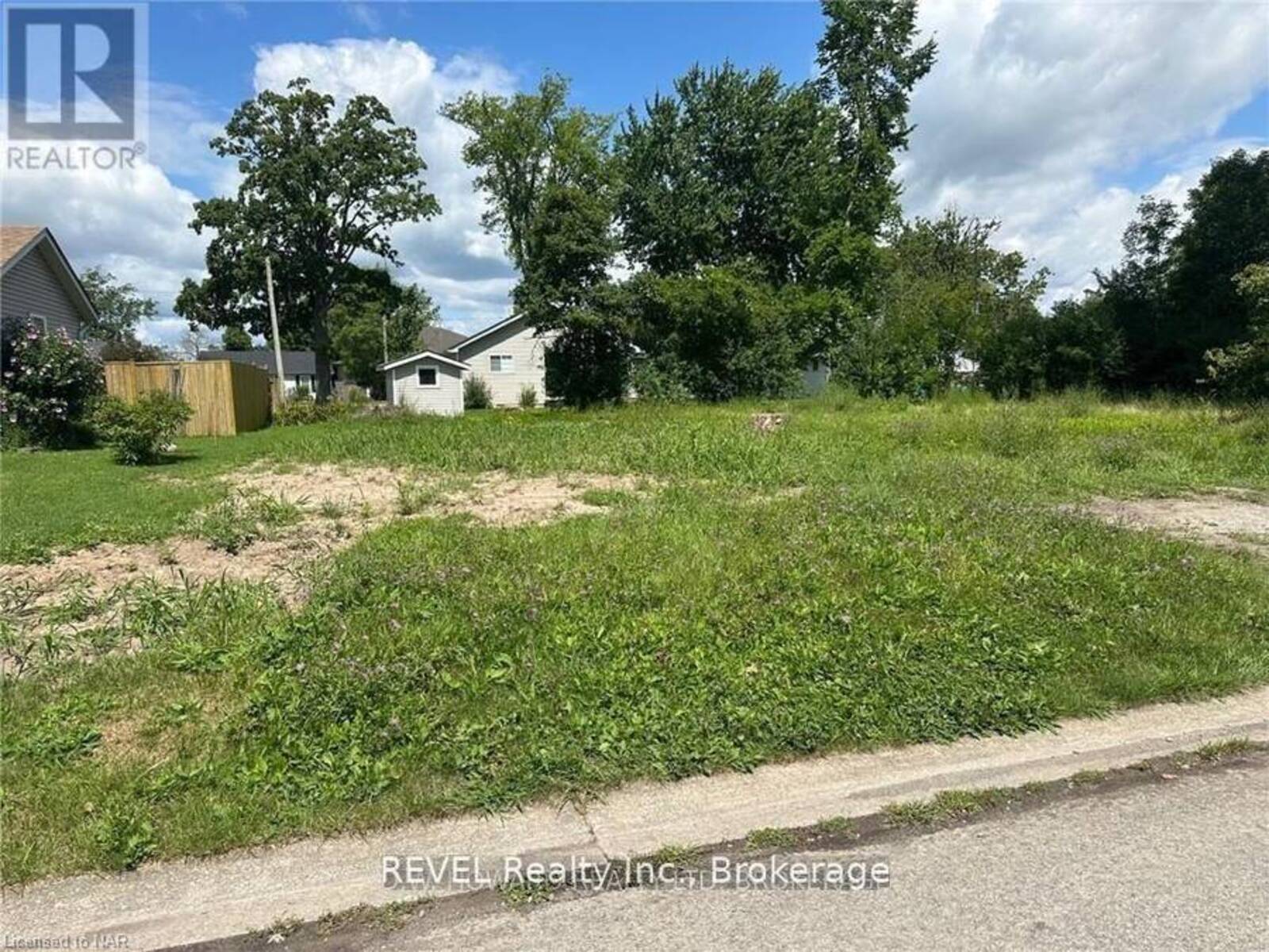 22 LONGTENT AVENUE, Fort Erie, Ontario L2A 1E3