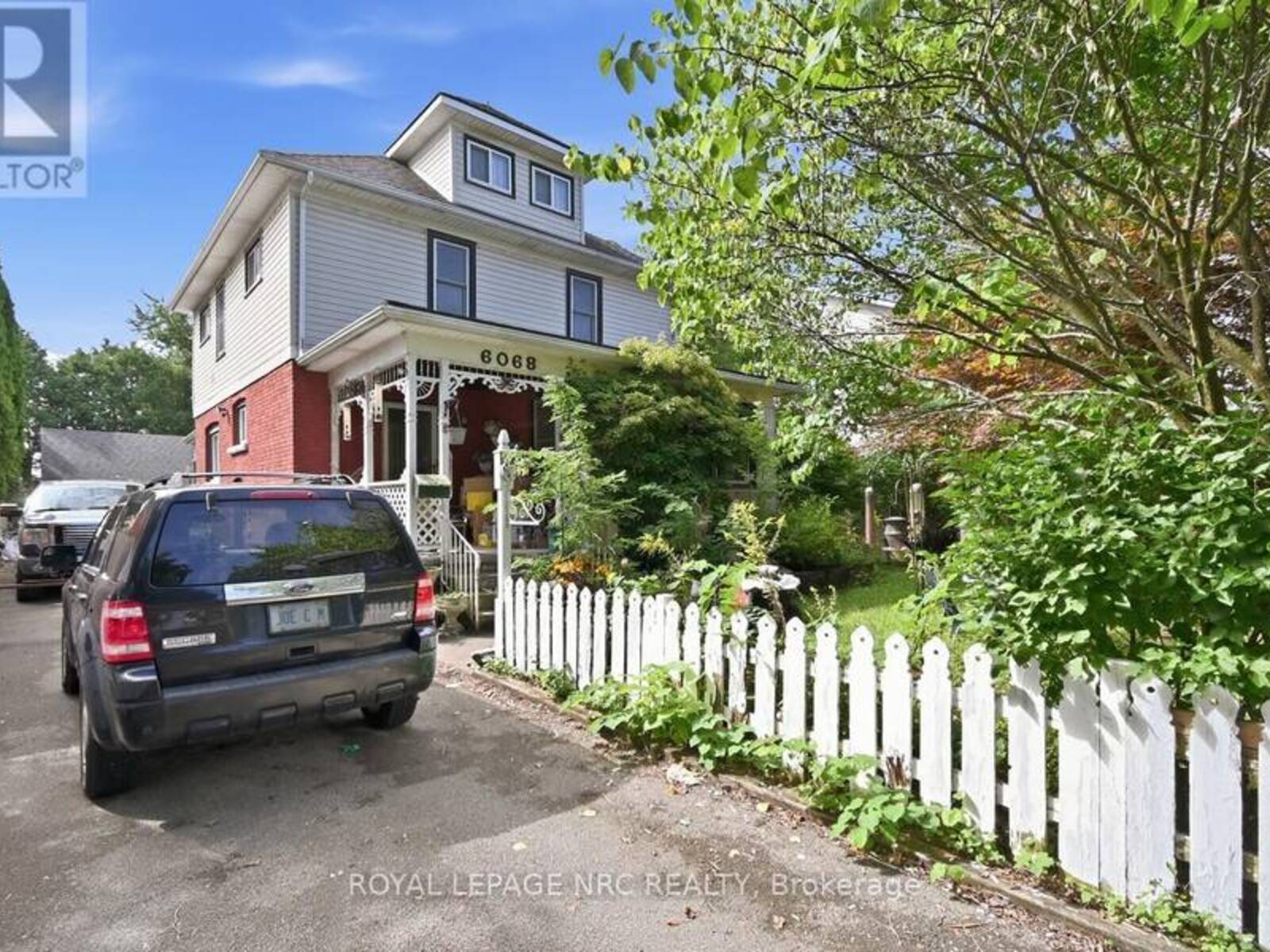 6068 DIXON STREET, Niagara Falls, Ontario L2G 2L5