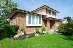 7 DOLLY CIRCLE | St. Catharines Ontario | Slide Image Two