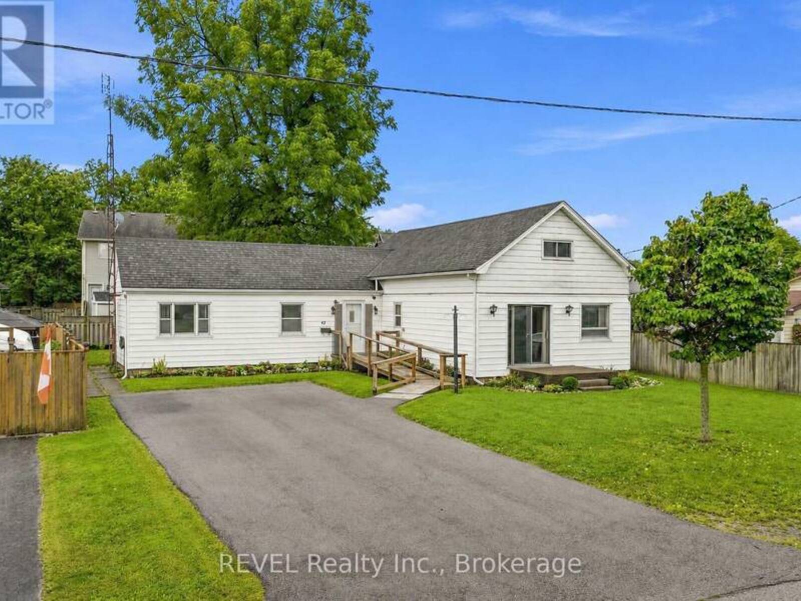 42 WILDWOOD ROAD, St. Catharines, Ontario L2M 6Z8