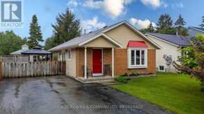 8 ABBOTT LANE | Cayuga Ontario | Slide Image One
