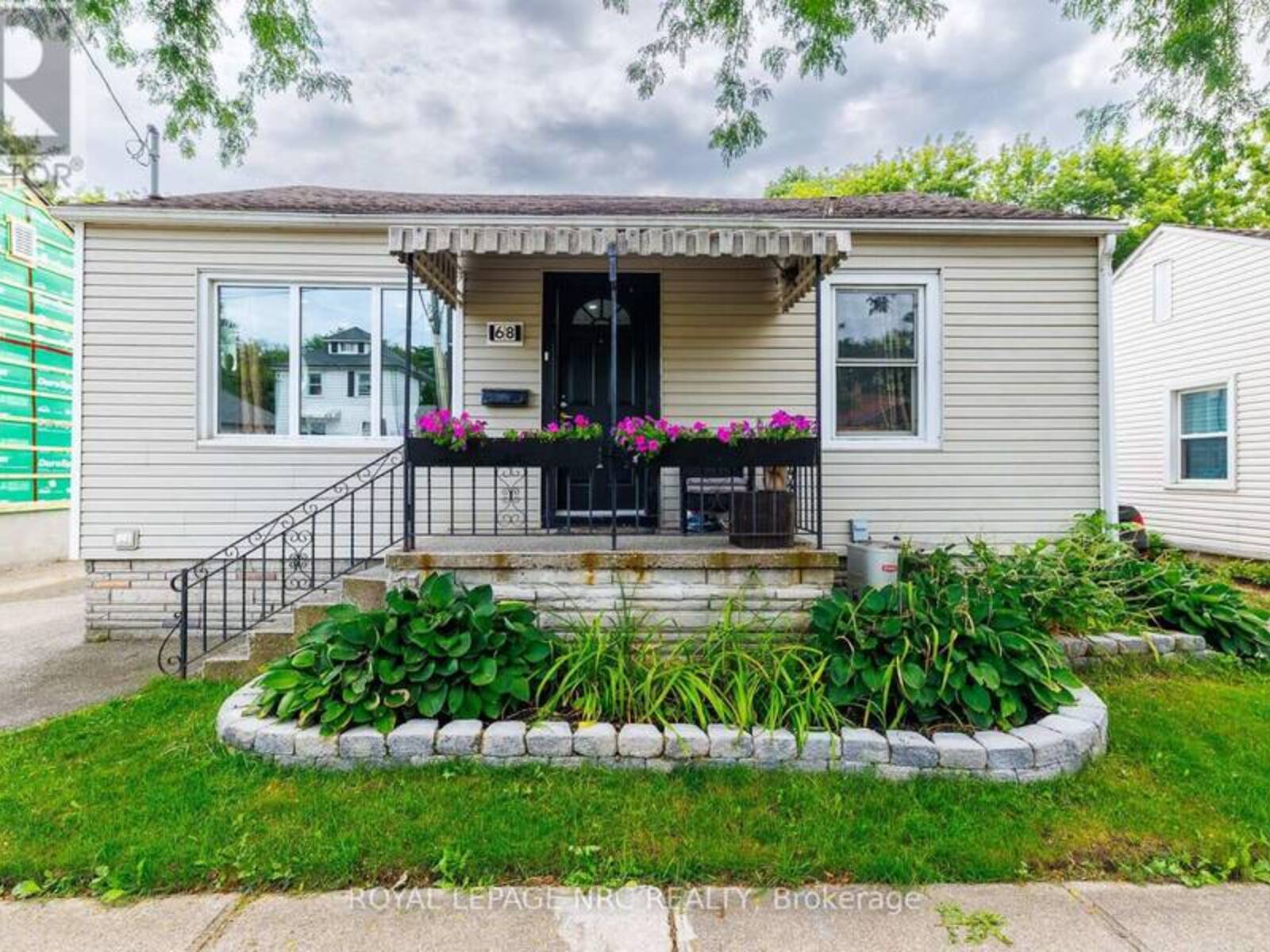 68 CARLTON STREET, St. Catharines, Ontario L2R 1P8