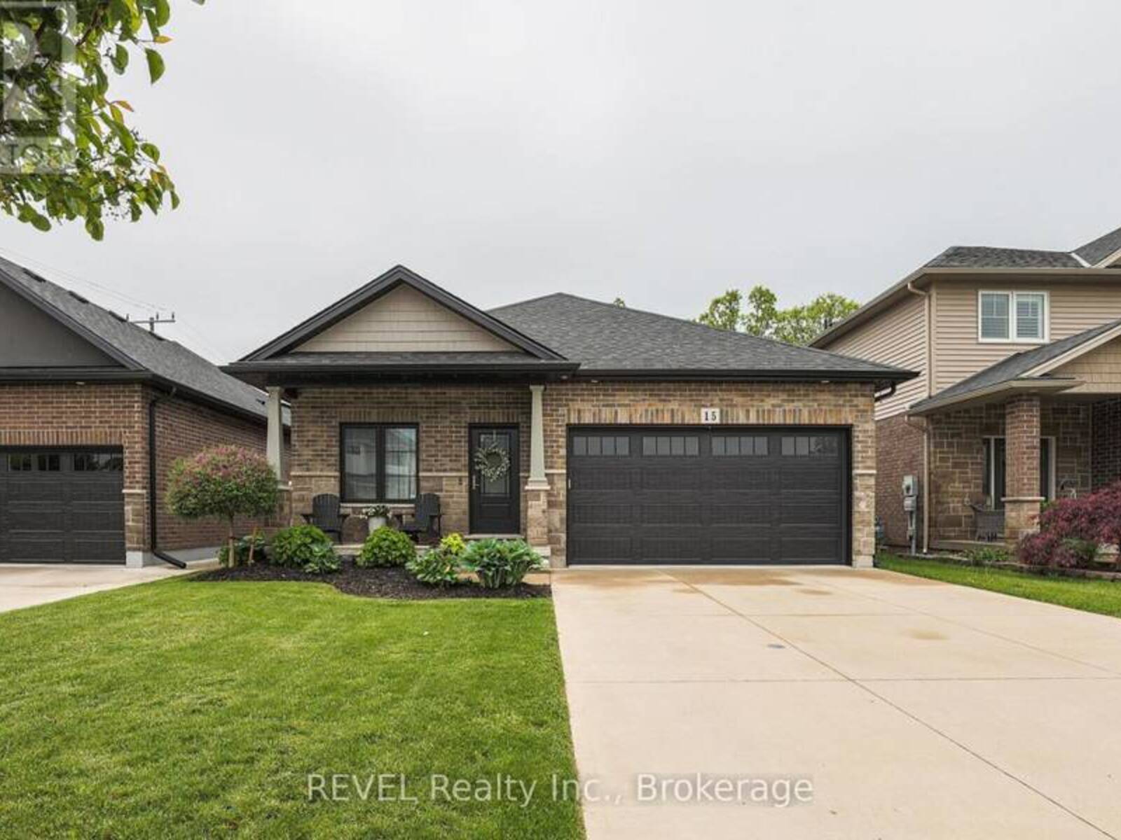15 WILLOWBROOK DRIVE, Welland, Ontario L3C 0G1