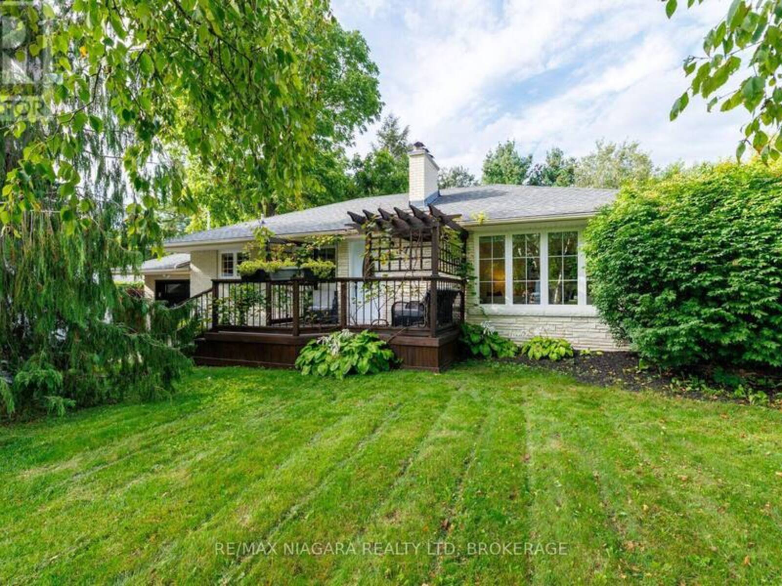 42 STRATHCONA DRIVE S, Fonthill, Ontario L0S 1E0
