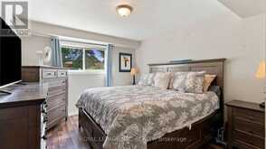 25 SHERWOOD FOREST TRAIL | Welland Ontario | Slide Image Thirty-three