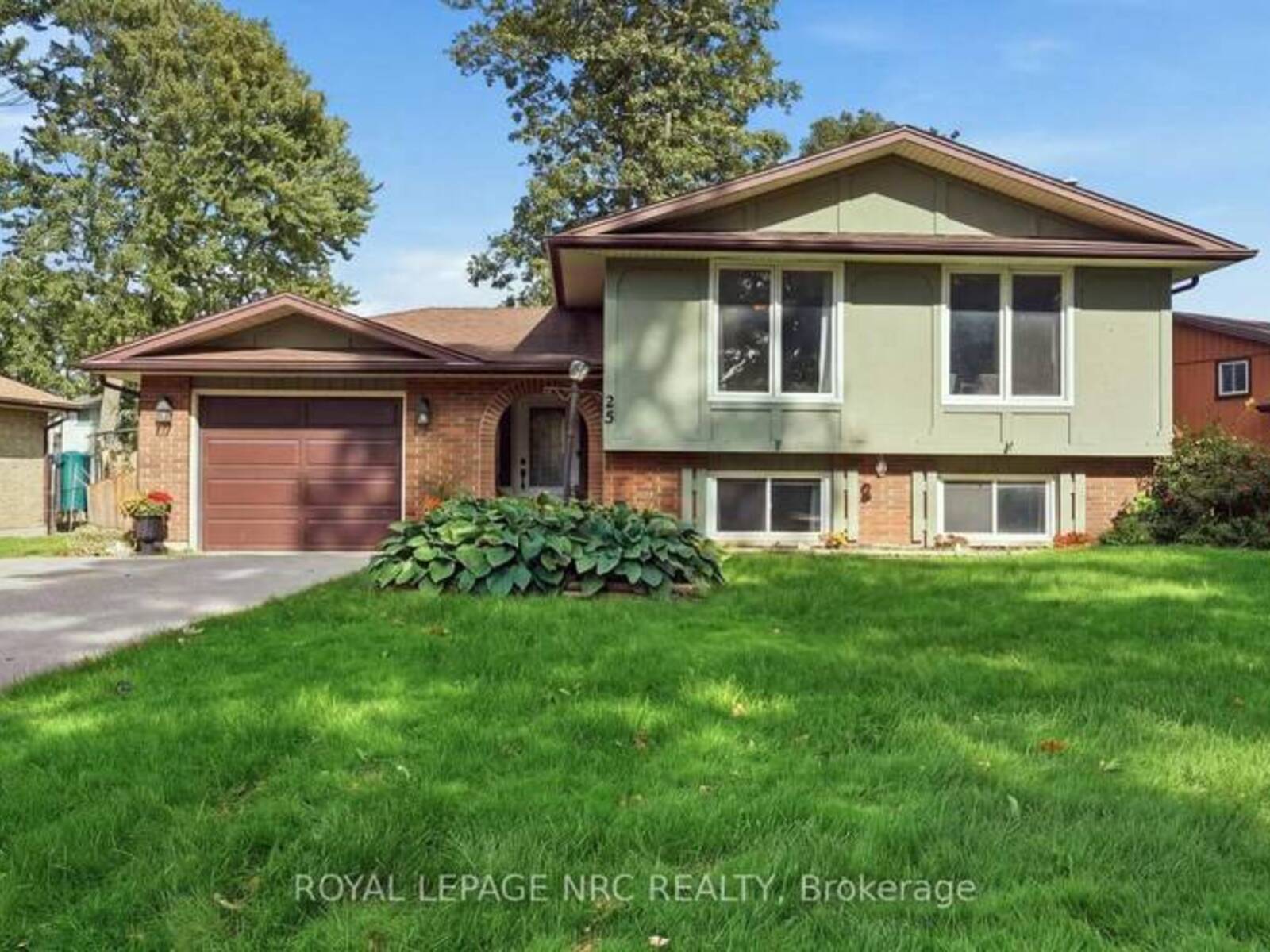 25 SHERWOOD FOREST TRAIL, Welland, Ontario L3C 5X7