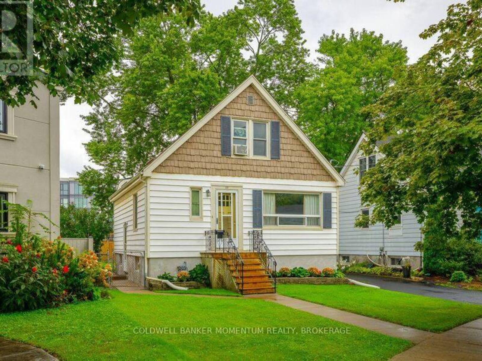 25 CLAYBURN AVENUE, St. Catharines, Ontario L2P 2T9