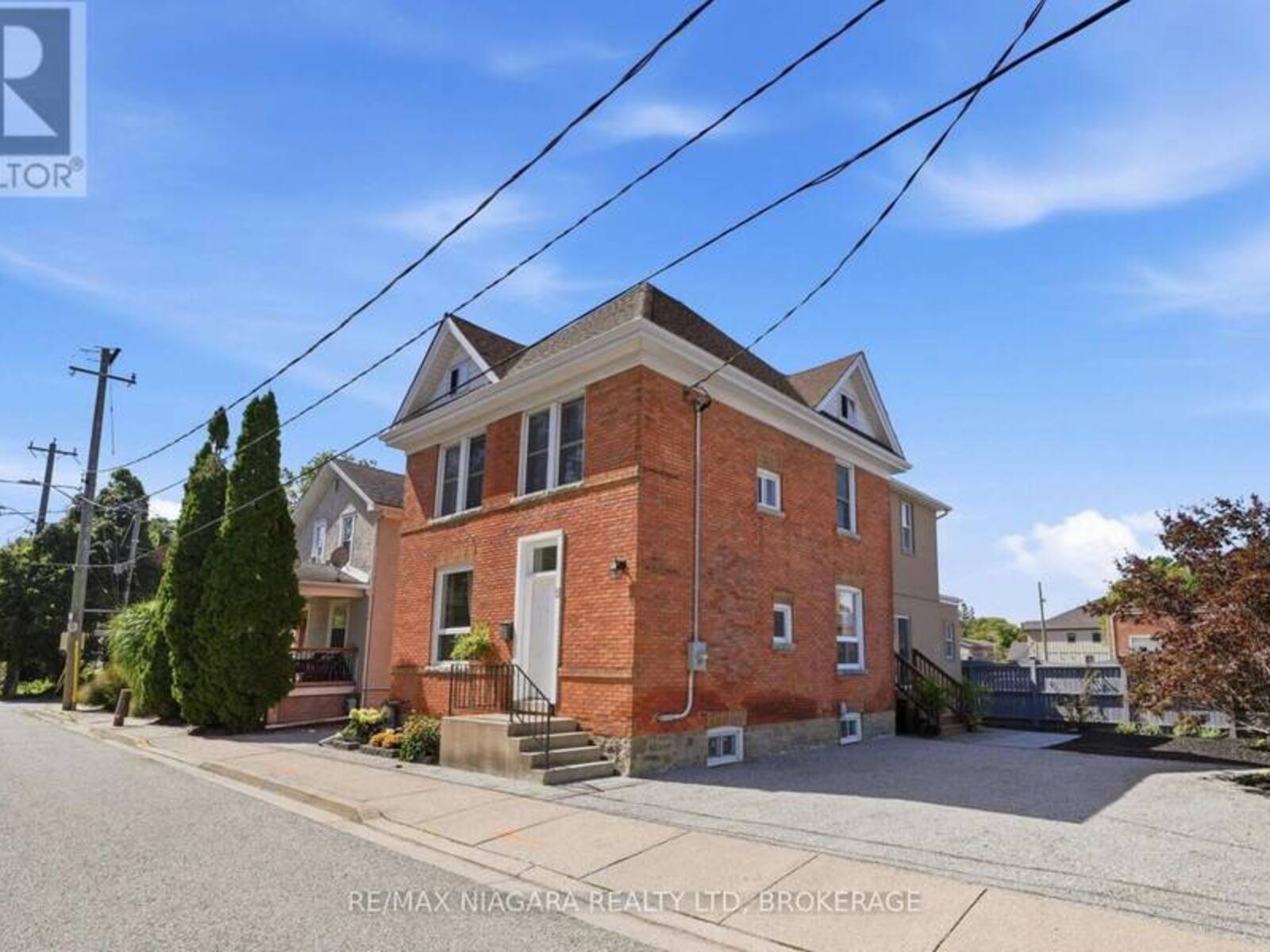 8 TRAFALGAR STREET, St. Catharines, Ontario L2R 3L7