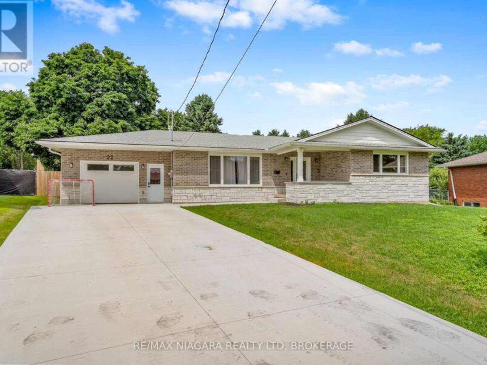 22 GEORGE STREET, Grimsby, Ontario L3M 3Y6