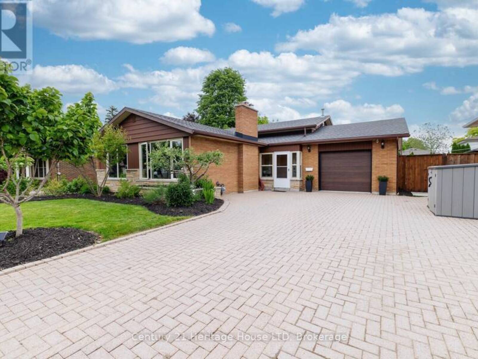 14 STANLEY STREET, St. Catharines, Ontario L2M 1S6