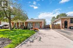 41 FOX TRAIL DRIVE | St. Catharines Ontario | Slide Image Two