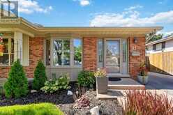 41 FOX TRAIL DRIVE | St. Catharines Ontario | Slide Image Four