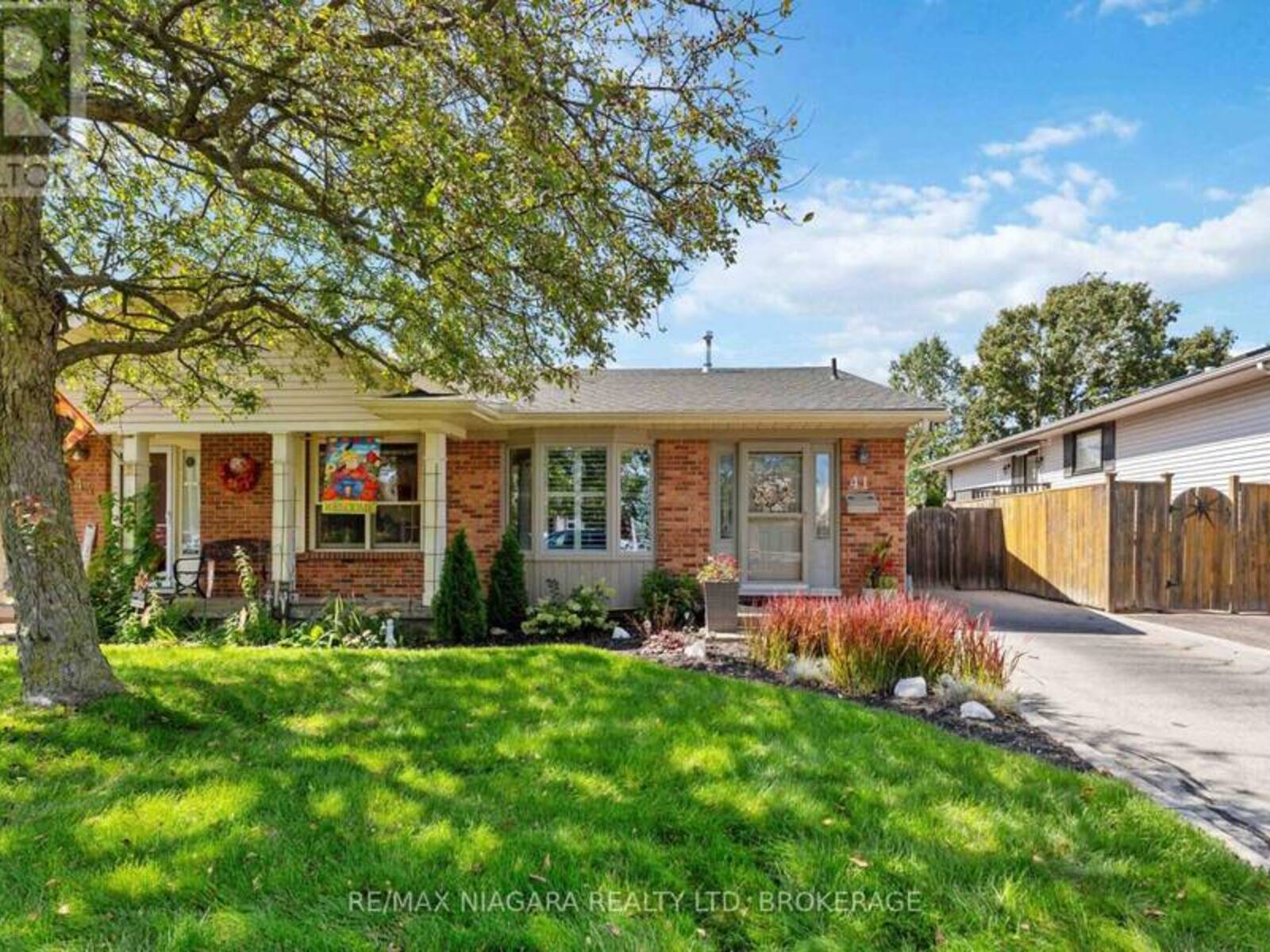 41 FOX TRAIL DRIVE, St. Catharines, Ontario L2S 3T7