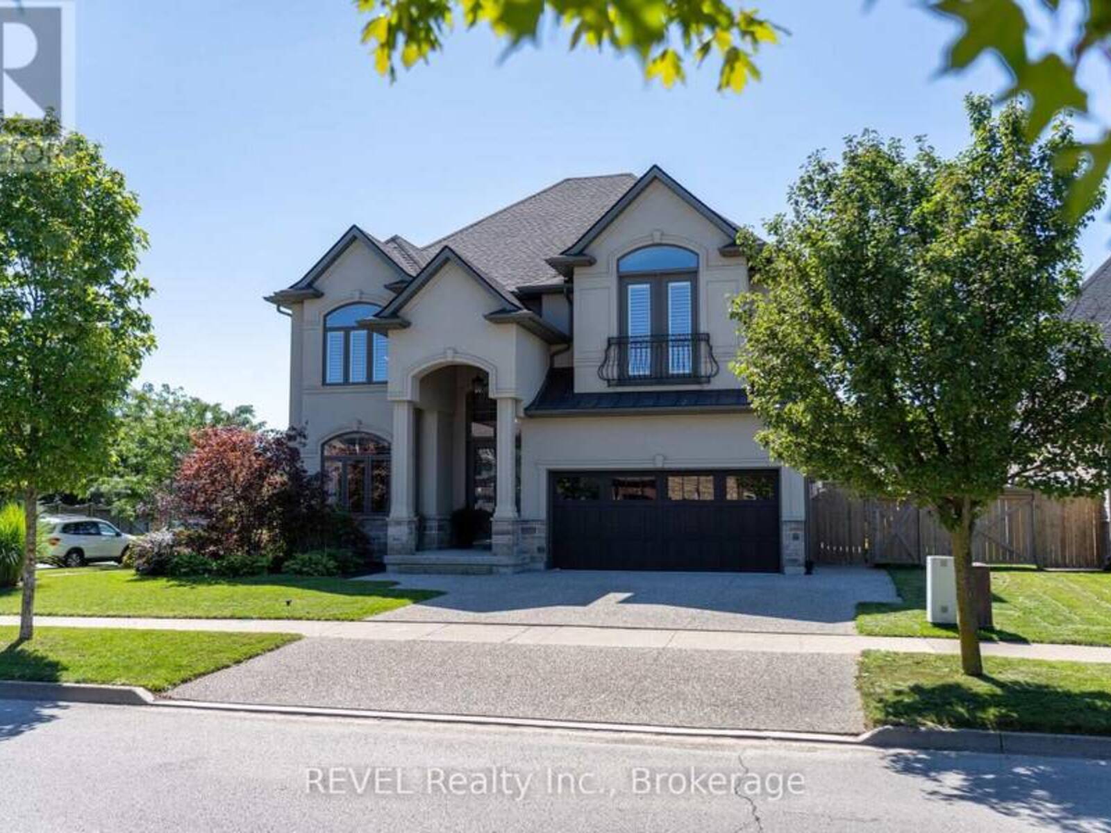 24 BREWERTON BOULEVARD, Fonthill, Ontario L0S 1E5