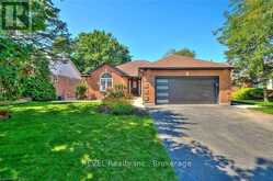26 OAKRIDGE BOULEVARD | Fonthill Ontario | Slide Image One
