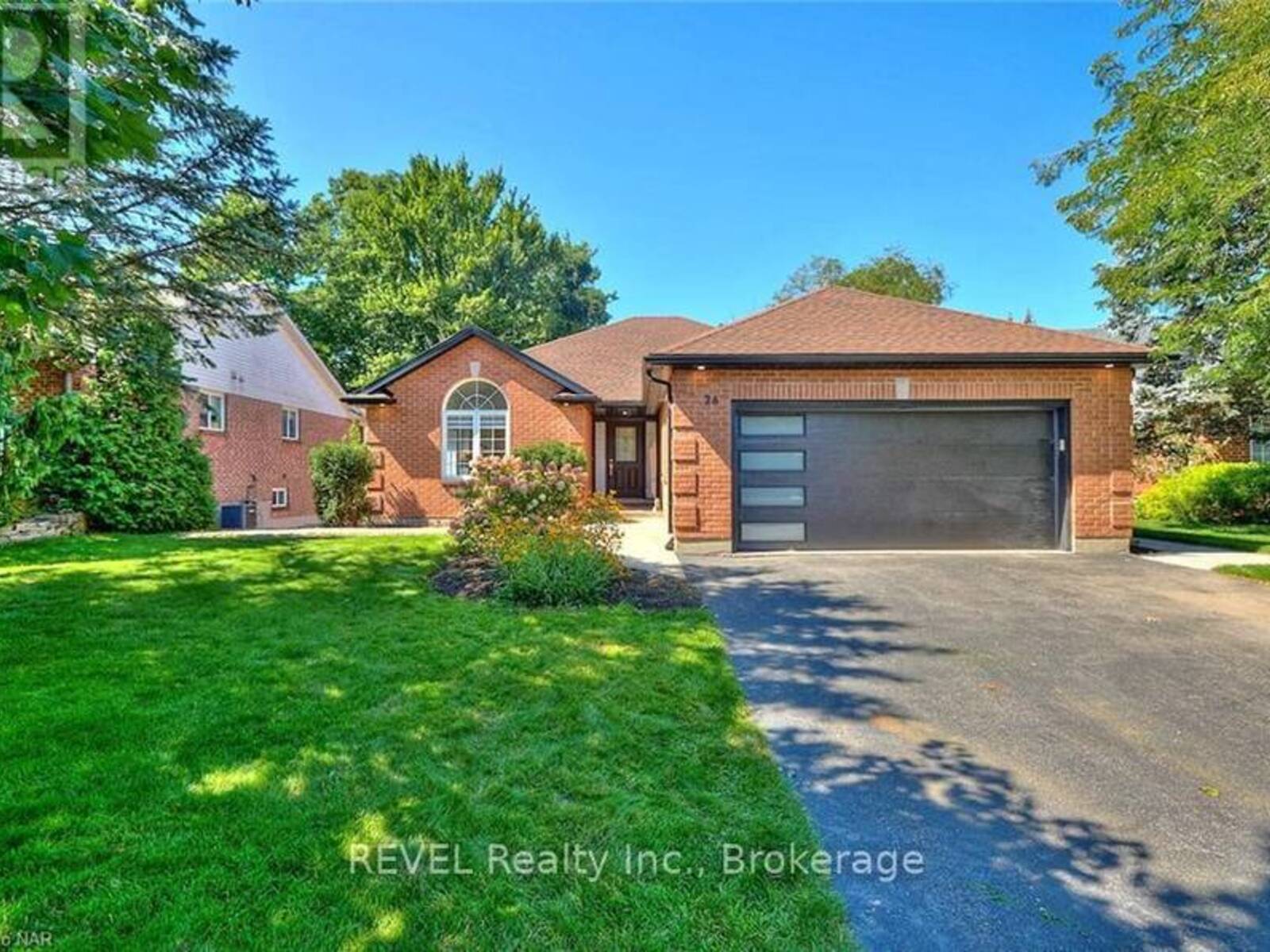 26 OAKRIDGE BOULEVARD, Fonthill, Ontario L0S 1E5