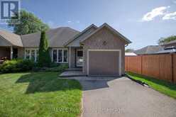 4 SADDLER STREET | Fonthill Ontario | Slide Image Four
