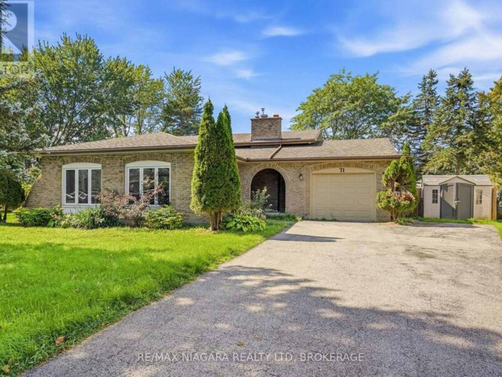 71 GLENAYR PLACE, Welland, Ontario L3C 3M6