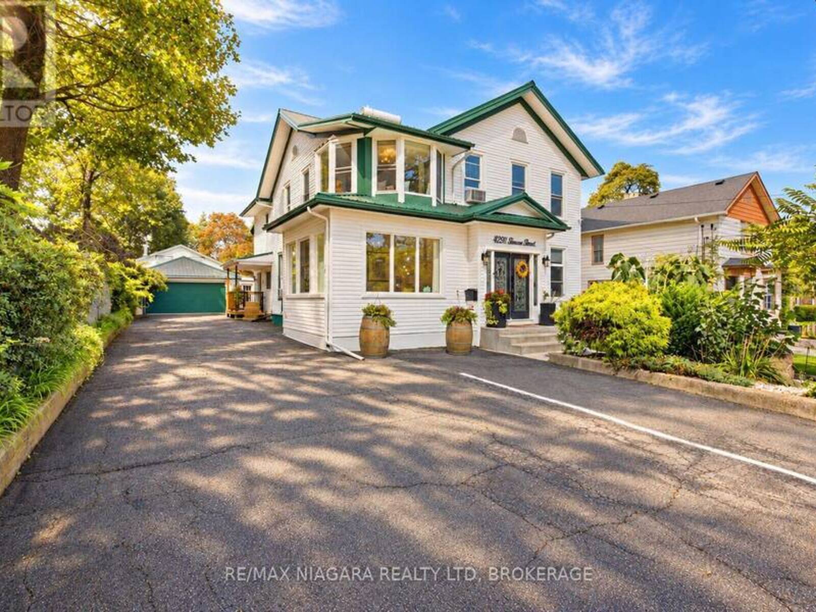 4291 SIMCOE STREET, Niagara Falls, Ontario L2E 1T5