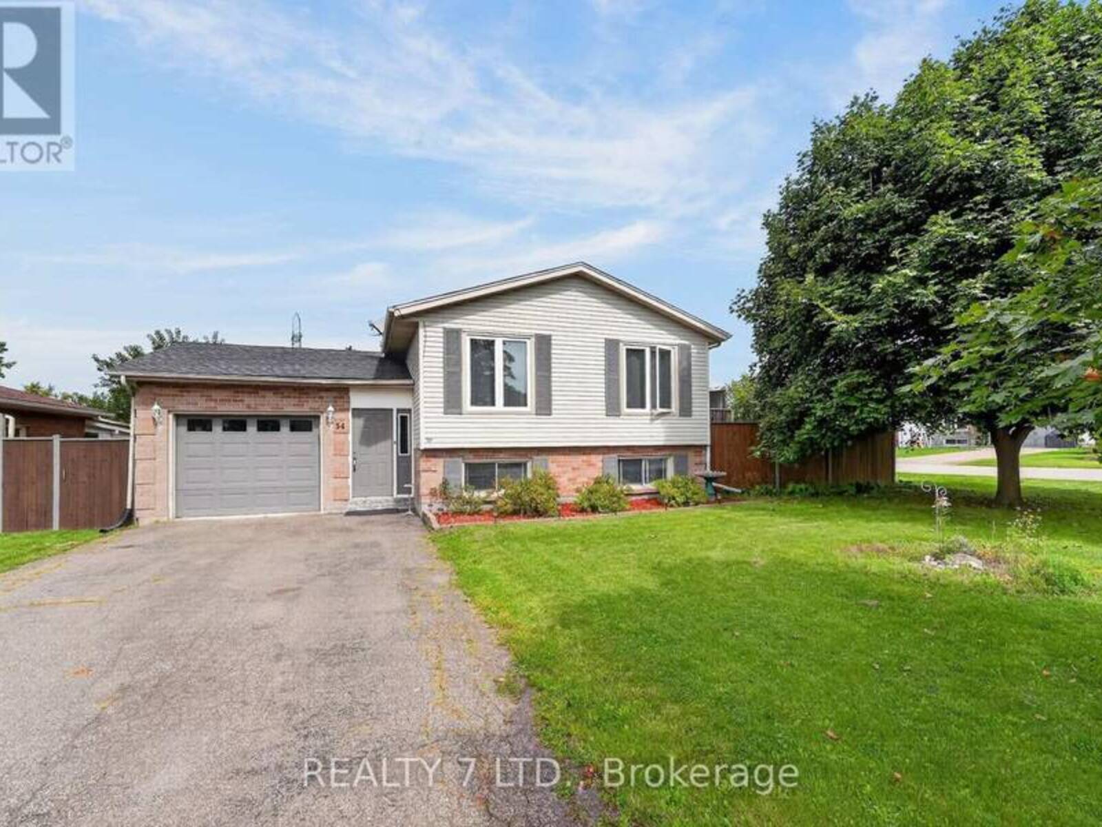 54 COWAN DRIVE, Thorold, Ontario L2V 4Y9