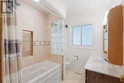 37 VIKING DRIVE | Grimsby Ontario | Slide Image Sixteen