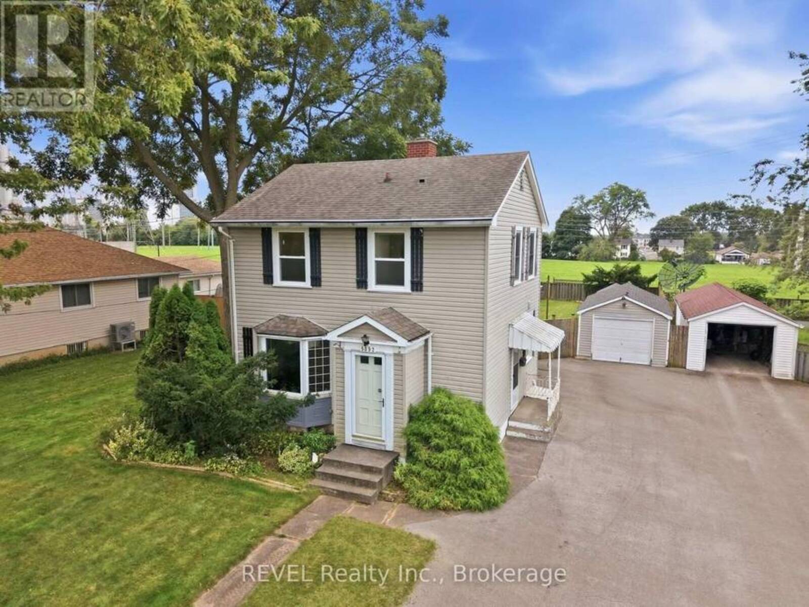 5892 MURRAY STREET, Niagara Falls, Ontario L2G 2J8