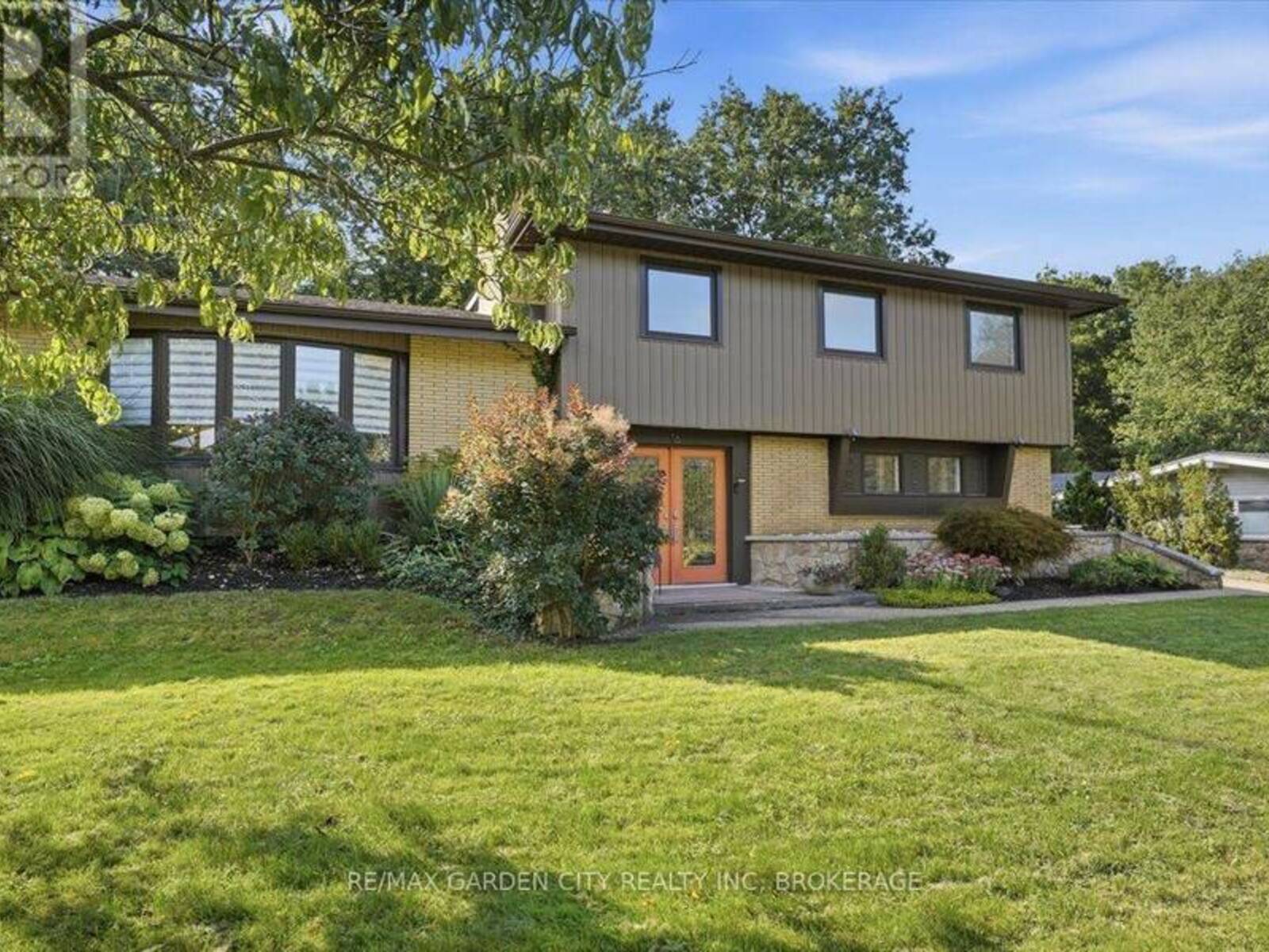 16 PINECREST COURT, Fonthill, Ontario L0S 1E0