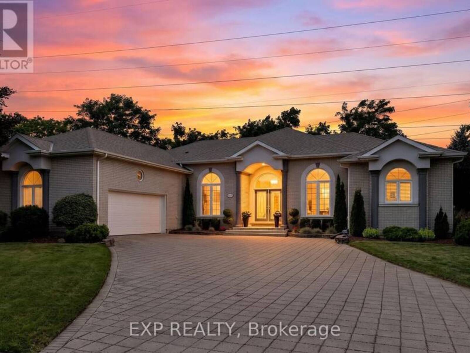 8113 FATIMA COURT, Niagara Falls, Ontario L2H 2Y8