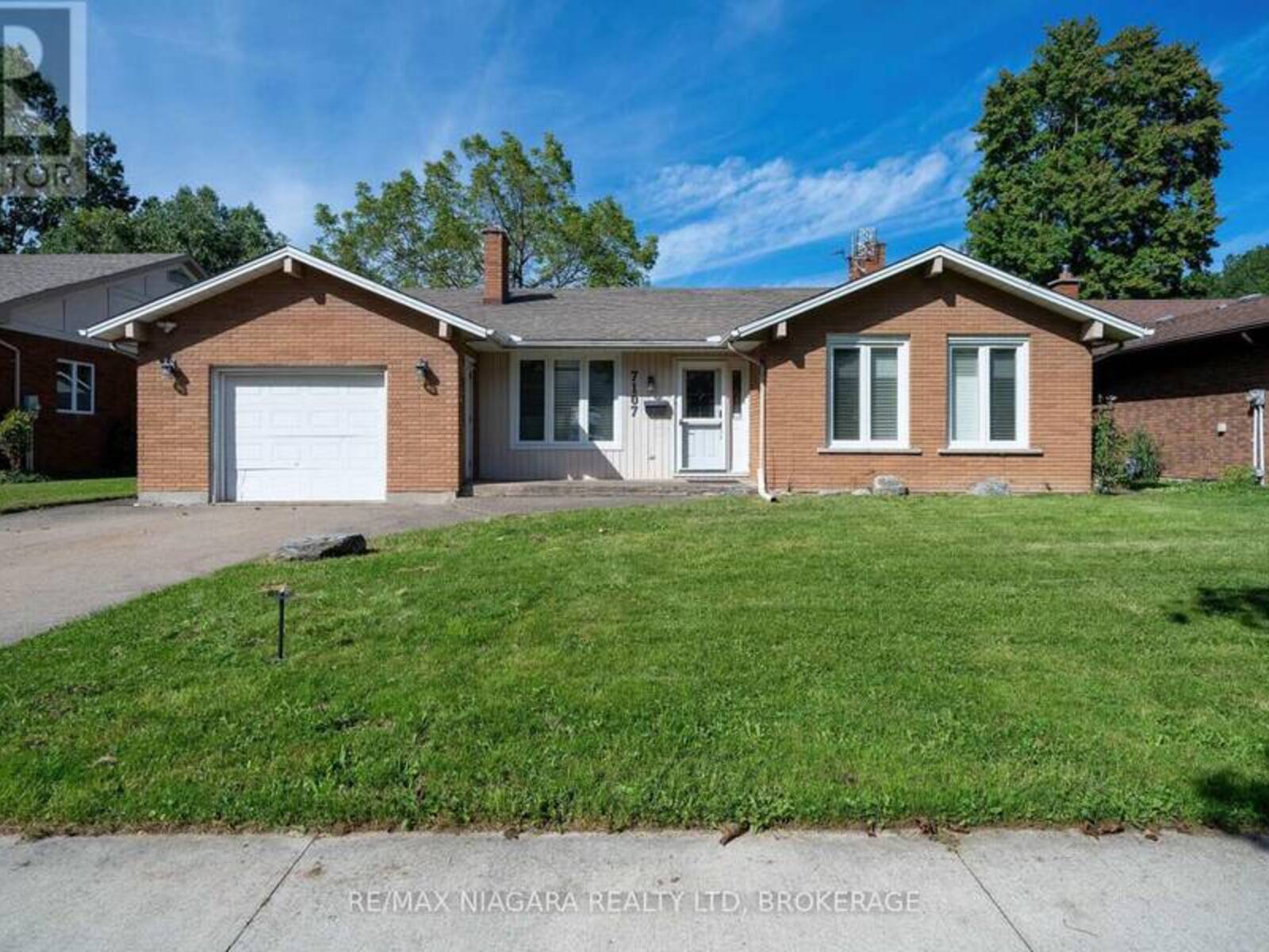 7107 WOODGATE STREET, Niagara Falls, Ontario L2J 3G4