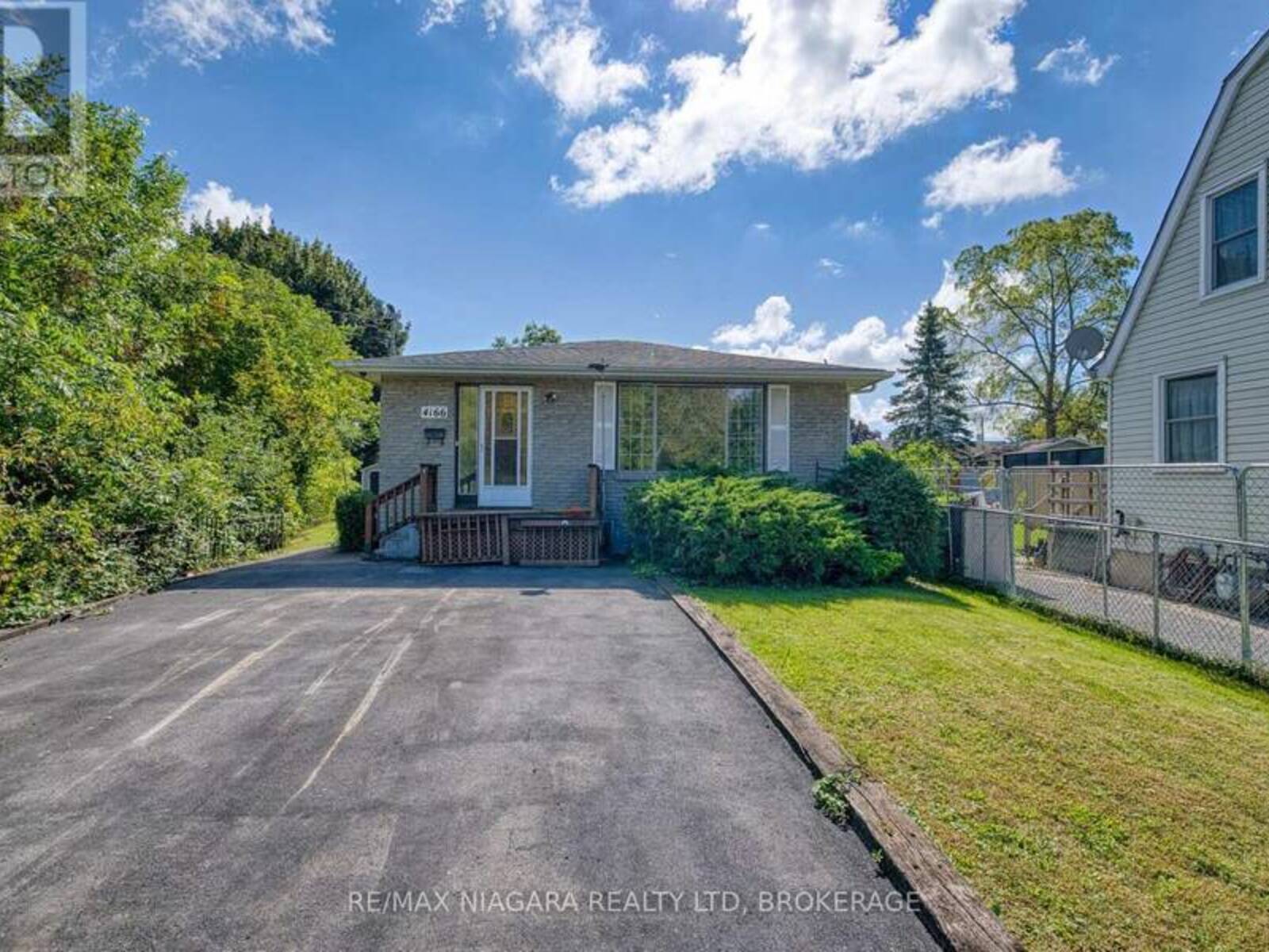 4166 CHIPPAWA PARKWAY, Niagara Falls, Ontario L2G 6E5