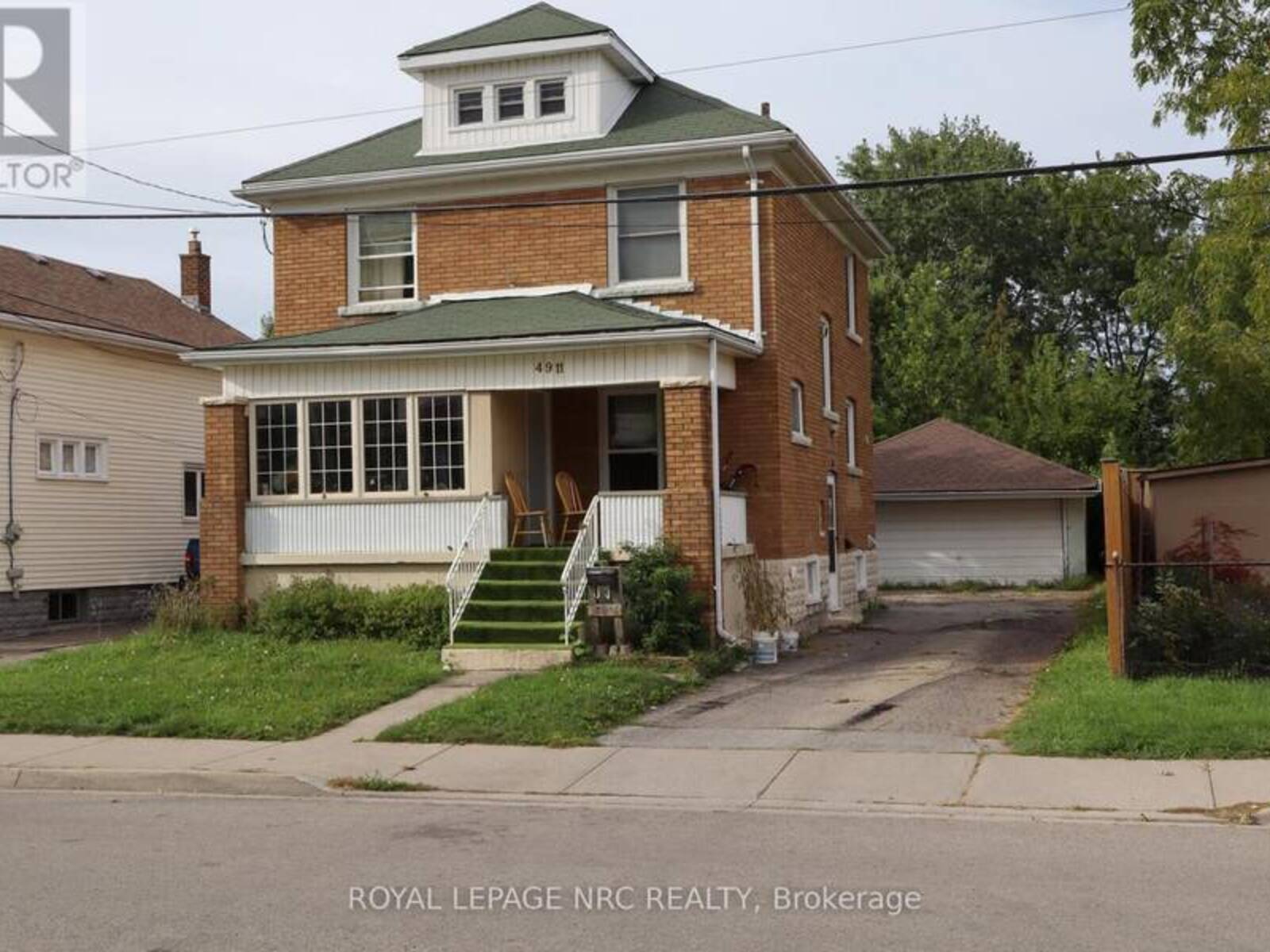 4911 MAPLE STREET, Niagara Falls, Ontario L2E 2M6