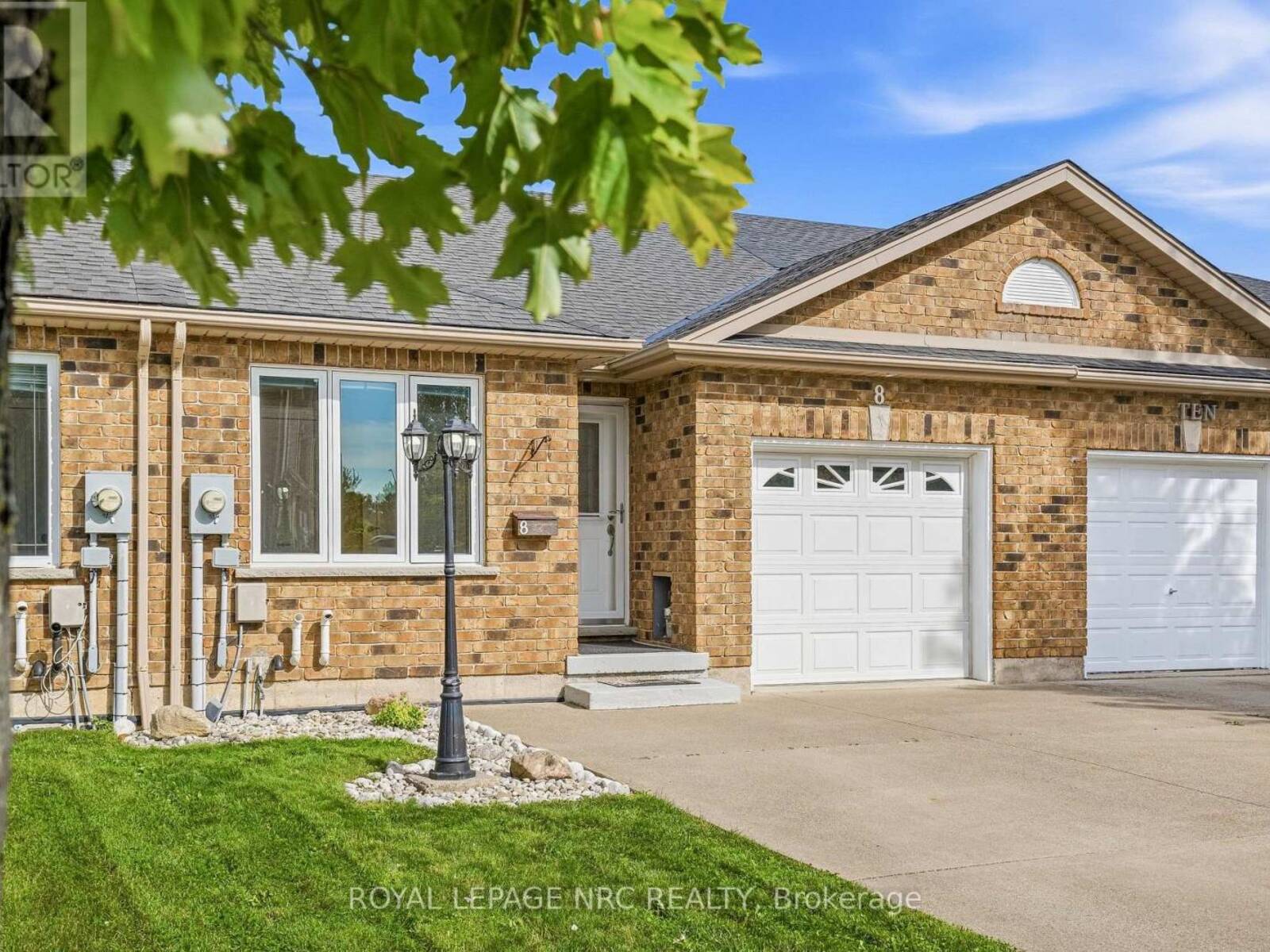 8 BLUEGRASS CRESCENT, St. Catharines, Ontario L2P 0A7