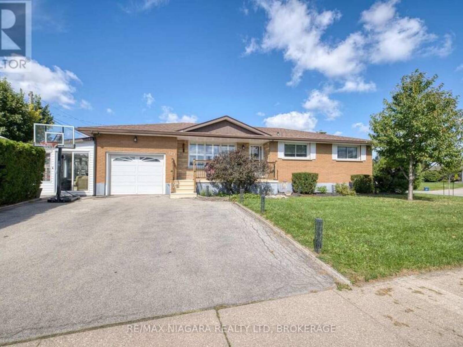 121 GARON AVENUE, Welland, Ontario L3B 1B7