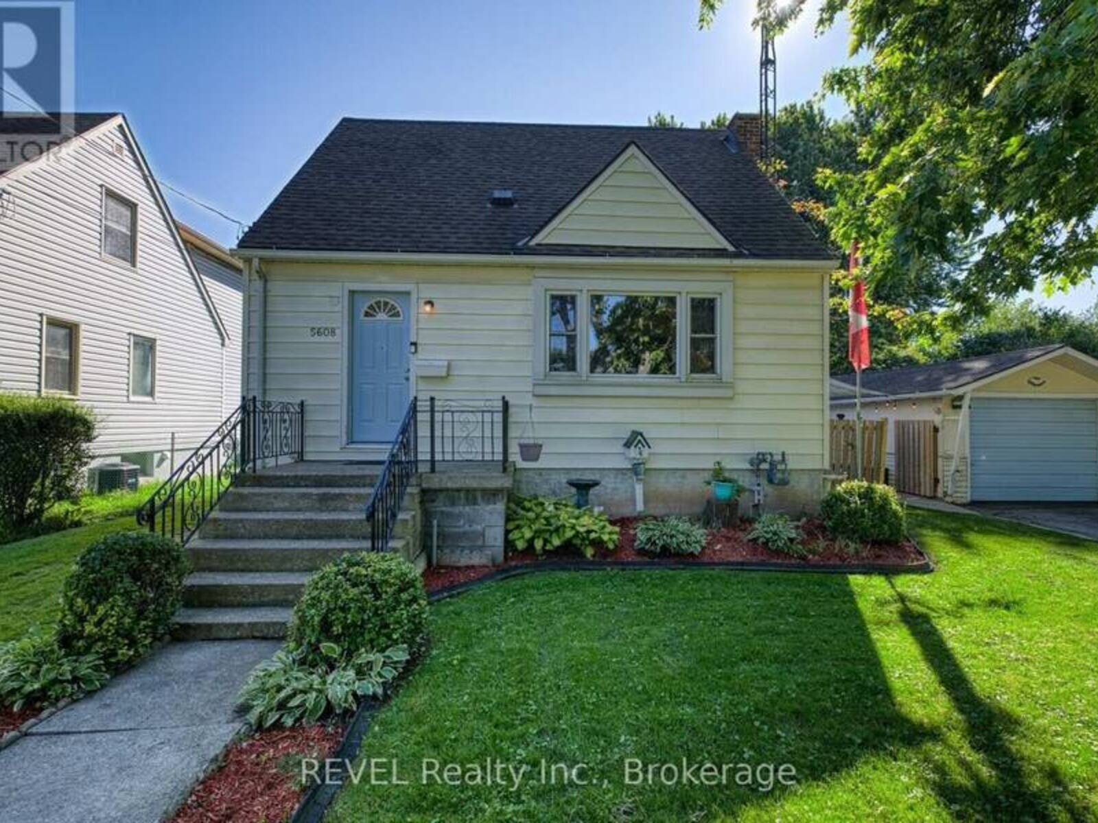 5608 GLAMIS CRESCENT, Niagara Falls, Ontario L2G 1G3