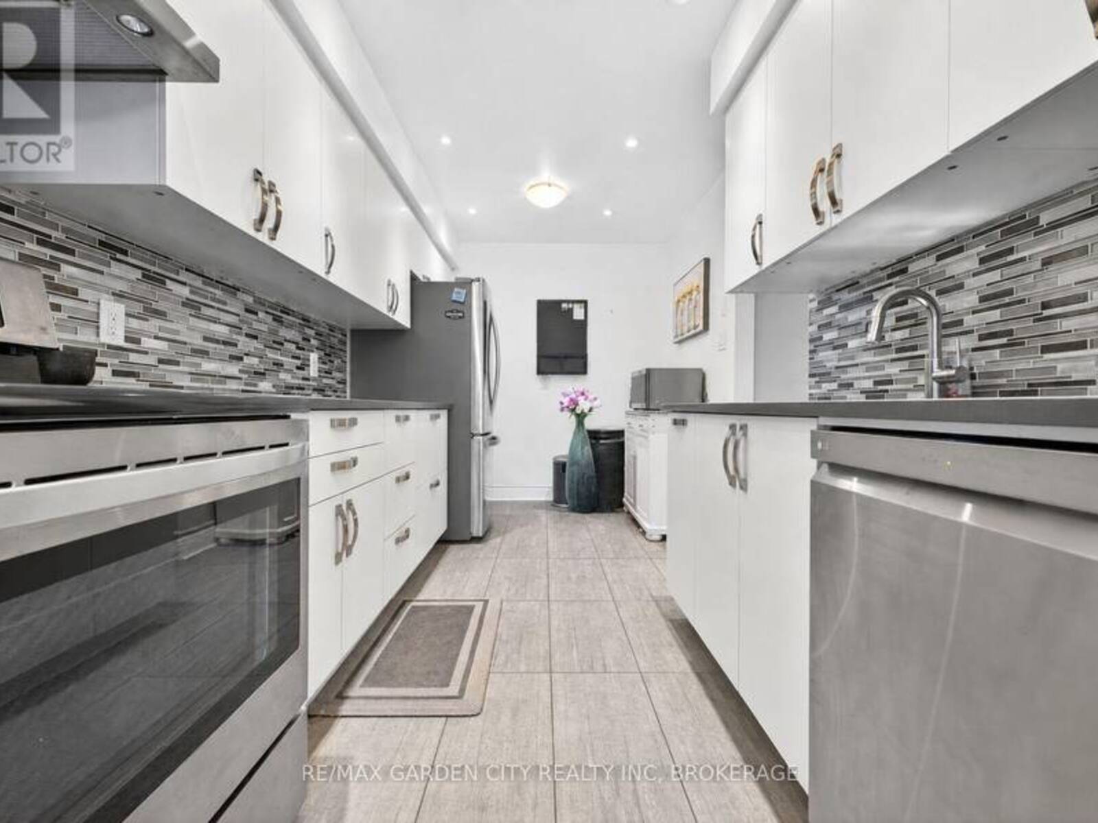 8 - 3008 PALMER DRIVE, Burlington, Ontario L7M 1L2