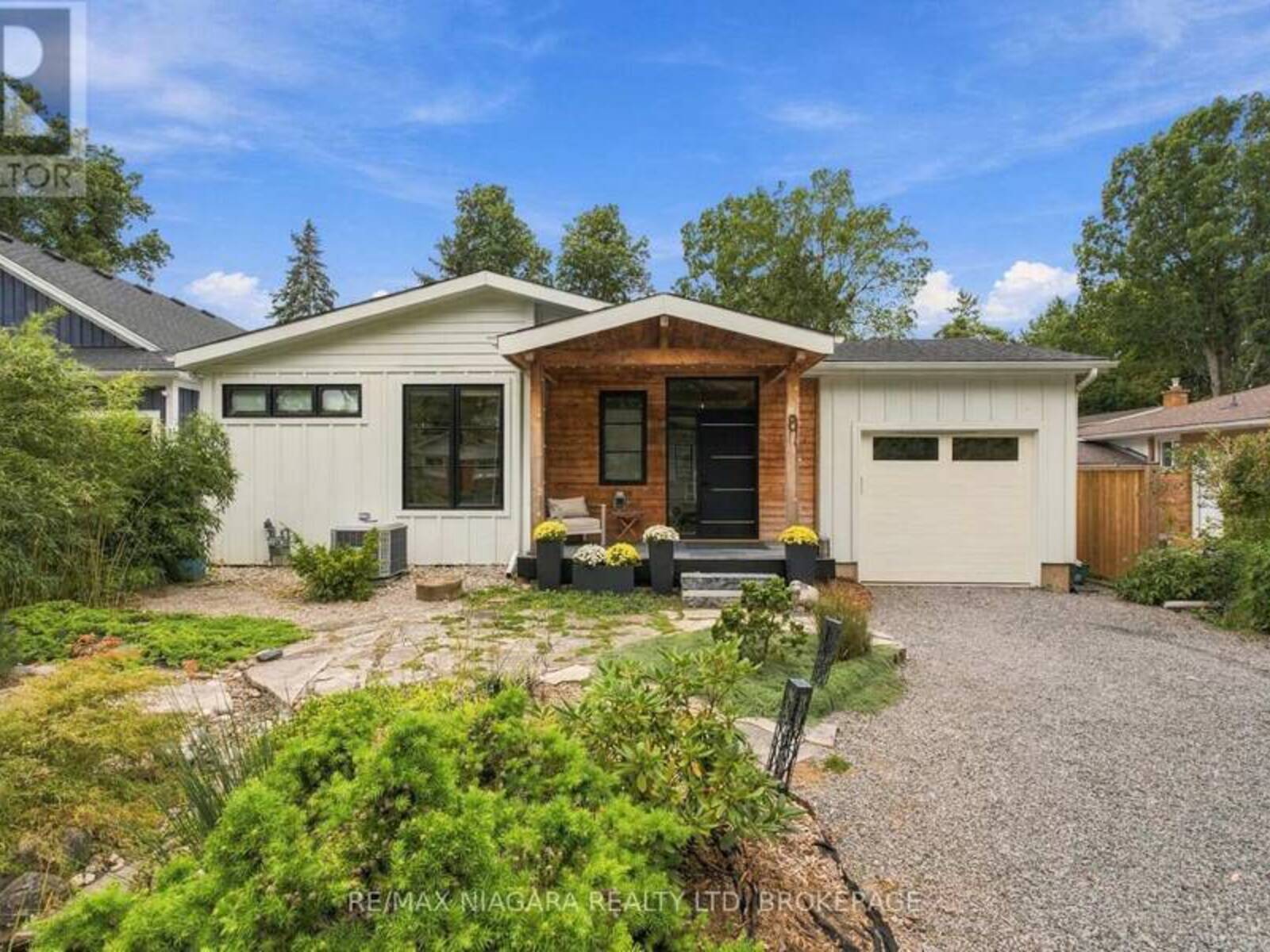 8 DIXIE AVENUE, Niagara-on-the-Lake, Ontario L0S 1J0