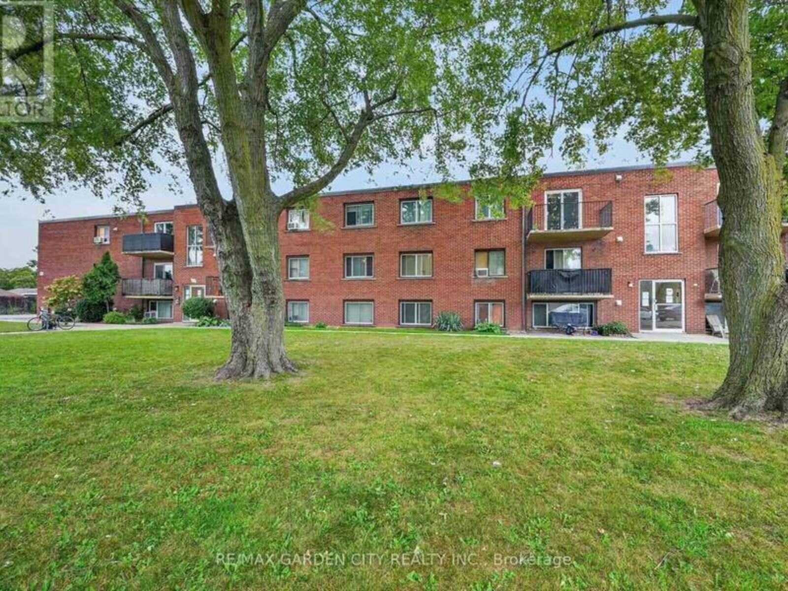 37 - 452 CARLTON STREET S, St. Catharines, Ontario L2M 4X1
