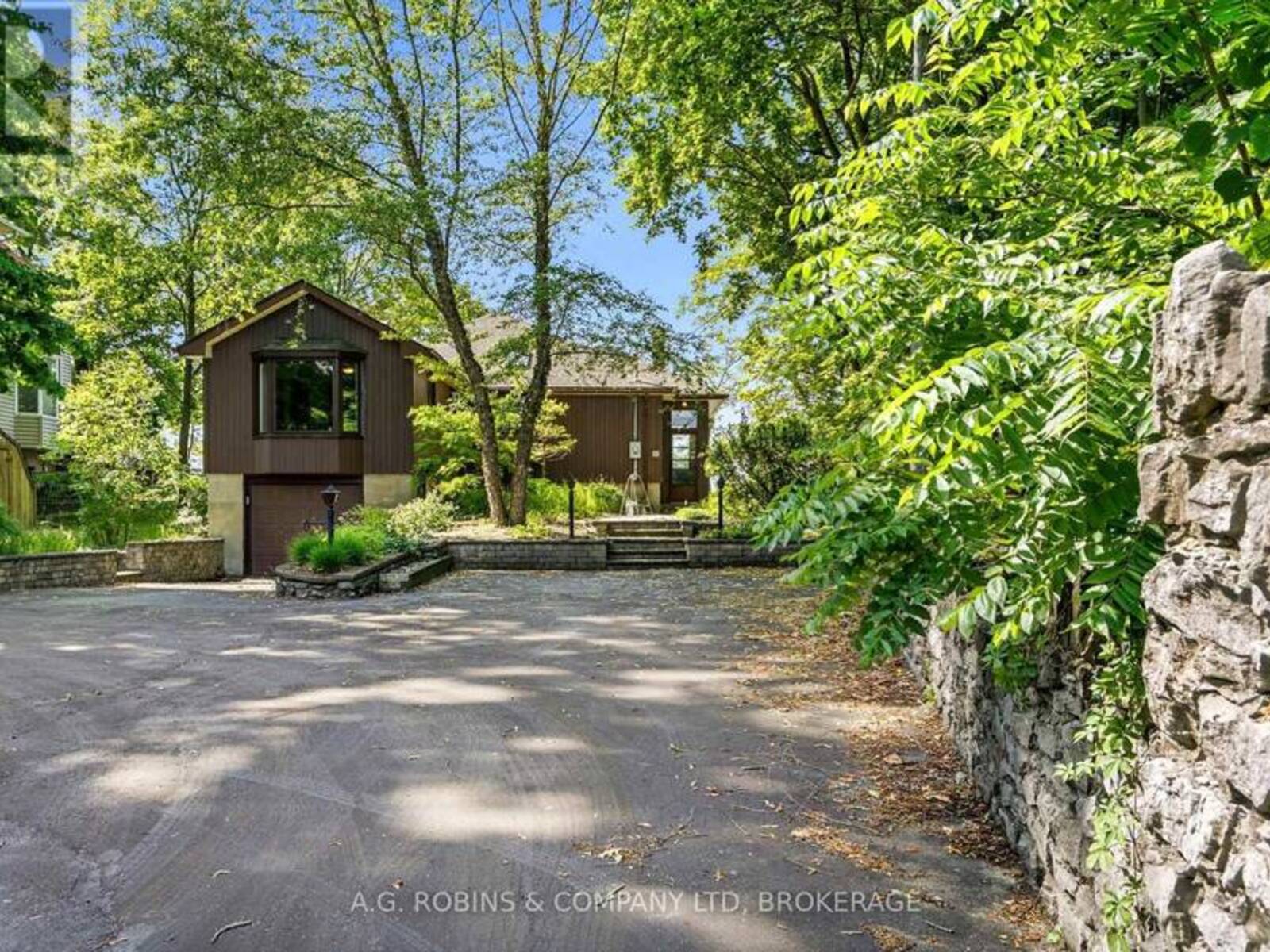 10599 LAKESHORE ROAD, Port Colborne, Ontario L3K 5V4