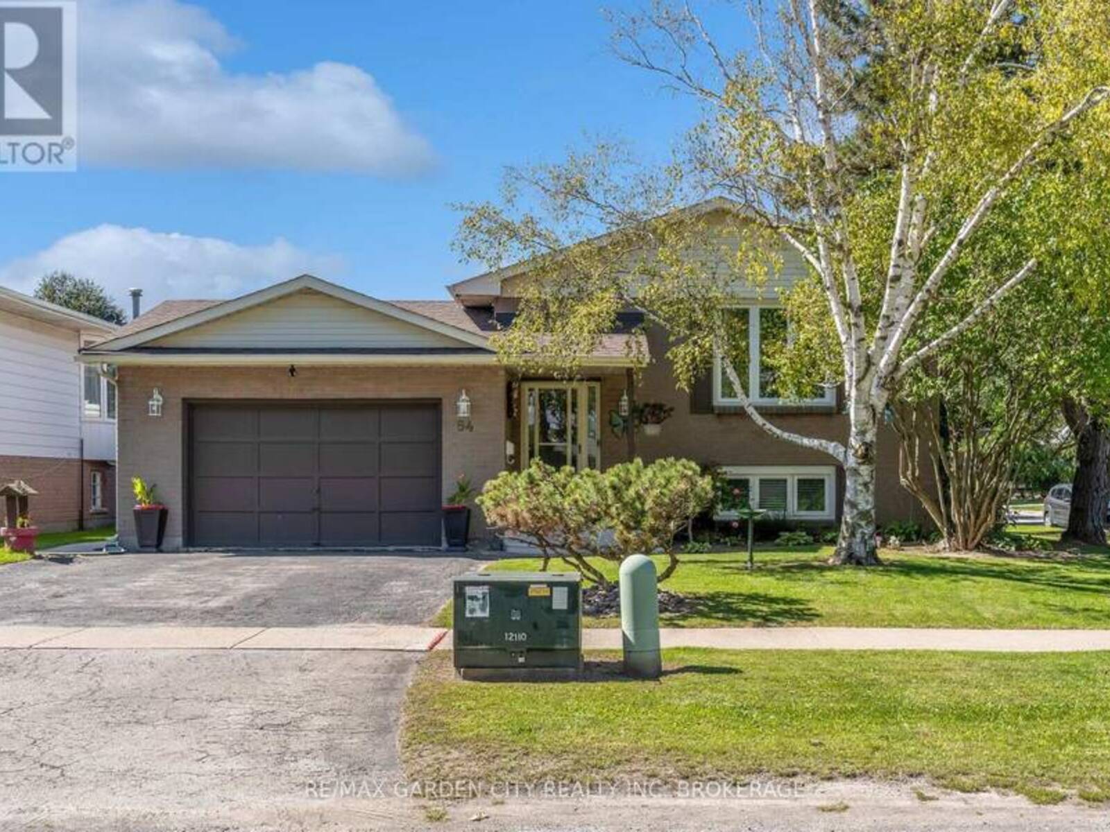 54 CRESTCOMBE ROAD, St. Catharines, Ontario L2S 2J4