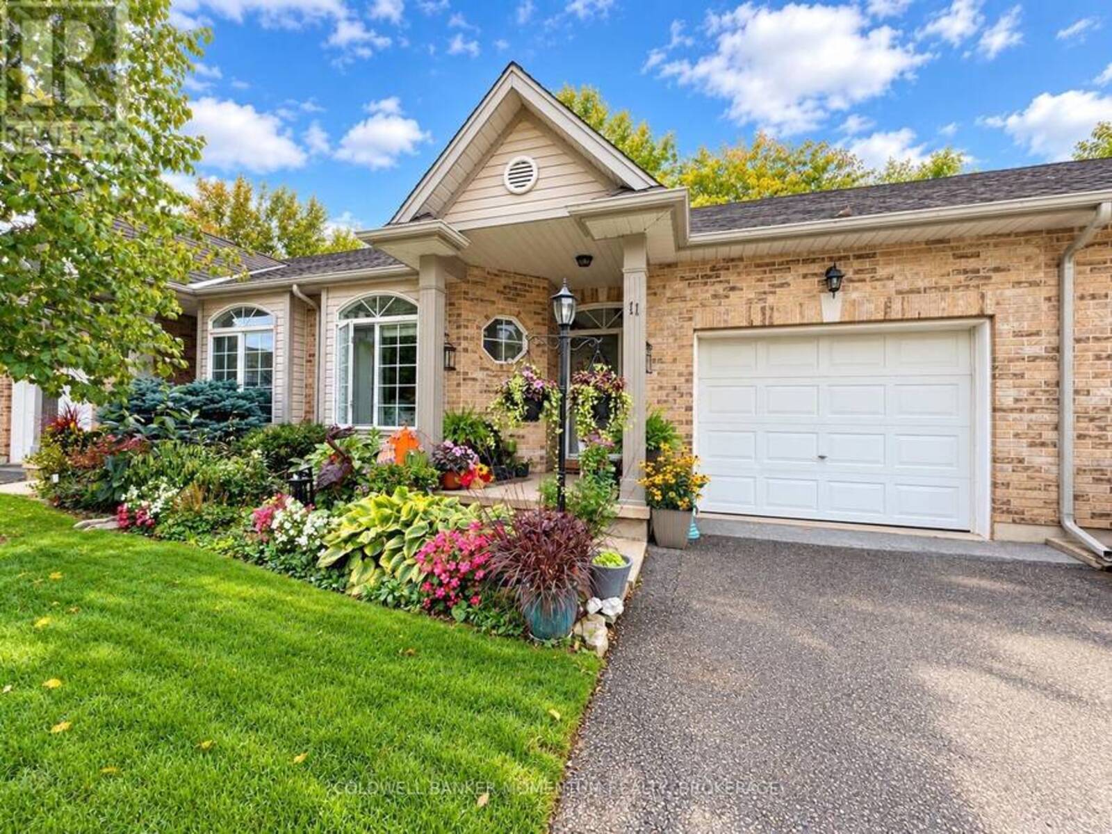 11 - 5200 DORCHESTER ROAD, Niagara Falls, Ontario L2E 7M6